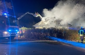 Kreisfeuerwehr Rotenburg (Wümme): FW-ROW: Einfamilienhaus brennt in voller Ausdehnung