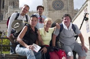 ProSieben: Roter Rucksack statt Roter Teppich! Auf dem Jakosbweg nach Santiago de Compostela - "Das große Promi-Pilgern" ab 14. Oktober auf ProSieben
