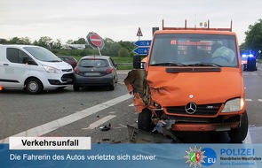 Kreispolizeibehörde Euskirchen: POL-EU: Junge Frau stieß mit Lkw und Kleintransporter zusammen