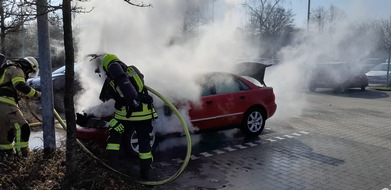 Feuerwehr Bremerhaven: FW Bremerhaven: PKW Brand in Leherheide.