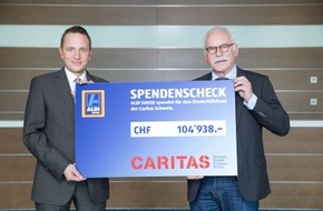 Caritas Schweiz / Caritas Suisse: Kampf gegen Kinderarmut: ALDI SUISSE spendet Caritas rund 100'000 Schweizer Franken