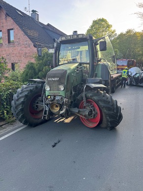 FW-EN: Verkehrsunfall und Brand im Gebäude - Feuerwehr Hattingen zweimal im Einsatz