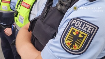 Bundespolizeidirektion München: Bundespolizeidirektion München: Schlafende sexuell belästigt / DB-Sicherheitsdienst greift ein