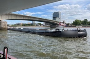 Polizei Duisburg: POL-DU: Duisburg/Köln: Schiffsunfall auf dem Rhein - hoher Sachschaden