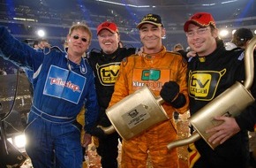 ProSieben: Stefan Raab feiert Geburtstag mit brennendem Blech und viel nackter Haut / Christian Clerici Doppelsieger bei der "TV total Stock Car Crash Challenge 2007" / 29,3 Prozent der jungen Zuschauer sehen zu