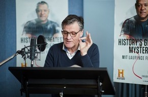 The HISTORY Channel: Für den HISTORY Channel im Synchronstudio: Tom Vogt leiht Laurence Fishburne seine Stimme