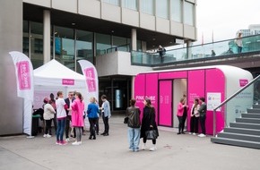 PINK CUBE Test Your Breast: Medienmitteilung und Fotos: Brustkrebs-Aufklärungsaktion mit kostenloser Tastuntersuchung im PINK CUBE heute und morgen in Baden