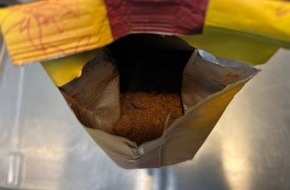Hauptzollamt K&ouml;ln: HZA-K: K&ouml;lner ZOLL vereitelt Schmuggelversuch von fast 130 Kilogramm eines Kokain-Kaffee-Gemischs von Kolumbien nach Deutschland / Schwarzes Kokain in mehr als 250 Kaffeeverpackungen versteckt