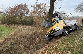 Polizeiinspektion Delmenhorst / Oldenburg - Land / Wesermarsch: POL-DEL: Landkreis Wesermarsch: Verkehrsunfall auf der L875 in Lemwerder +++ Vollsperrung