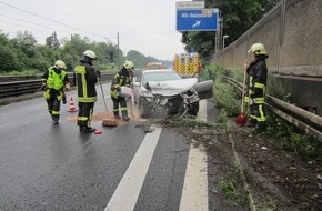Feuerwehr Mülheim an der Ruhr: FW-MH: Verkehrsunfall auf der A40-eine verletzte Person