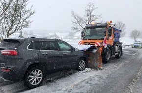 Polizeidirektion Wittlich: POL-PDWIL: Wintereinbruch und Schneefall im Vulkaneifelkreis führt zu liegen gebliebenen Fahrzeugen und Unfällen