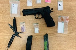 Bundespolizeidirektion Sankt Augustin: BPOL NRW: Bundespolizei findet Betäubungsmittel, Pistole und Messer bei einem 26-Jährigen