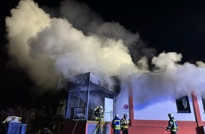 Feuerwehr Sprockhövel: FW-EN: Abschlussmeldung: Brand in Möbellager - Über 100 Einsatzkräfte bei Großbrand vor Ort