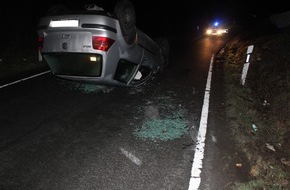 Polizeipräsidium Hamm: POL-HAM: Verkehrsunfall: Fahrzeug landet auf dem Dach; Fahrer unverletzt aber alkoholisiert