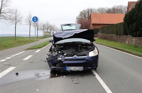 Kreispolizeibehörde Herford: POL-HF: Auffahrunfall mit Personenschaden- Vier verletzte Insassen