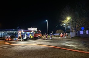 Freiwillige Feuerwehr Bad Segeberg: FW Bad Segeberg: Gefahrguteinsatz im Gewerbegebiet - Tanklastzug mit Leckage