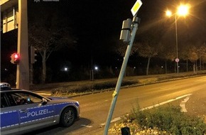 Polizeipräsidium Westpfalz: POL-PPWP: Wer hat die Ampel angefahren?