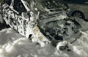 Kreispolizeibeh&ouml;rde Oberbergischer Kreis: POL-GM: Unbekannte z&uuml;nden Auto an