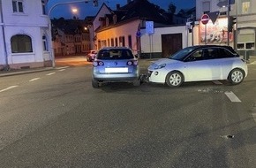 Polizeidirektion Neustadt/Weinstraße: POL-PDNW: Vorfahrtsmissachtung führt zu hohem Sachschaden