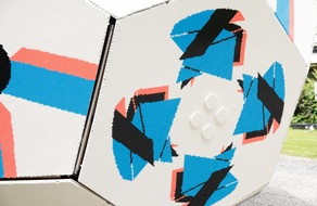 Buntes Fußball-Fest mit erfolgreichem RID-Weltrekord –
München präsentiert größten LEGO® Fußball der Welt