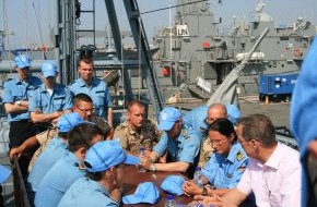 Presse- und Informationszentrum Marine: Deutsche Marine - Pressemeldung: Interview mit dem Wehrbeauftragten des Bundestages - Reinhold Robbe besuchte Marine-UN-Solaten auf Zypern