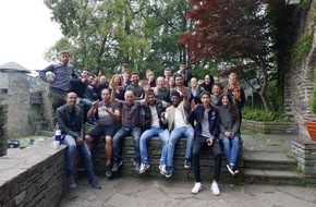 Universität Witten/Herdecke: Wittener Studierende sprechen nicht über, sondern mit Flüchtlingen