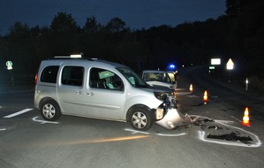 Kreispolizeibehörde Höxter: POL-HX: Verkehrsunfall mit zwei verletzten Personen