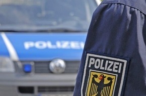 Bundespolizeiinspektion Kassel: BPOL-KS: Mann wirft mit Feuerzeug und Kleingeld