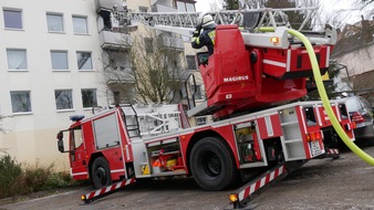 Freiwillige Feuerwehr Celle: FW Celle: Balkon in Vollbrand