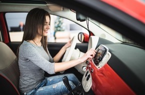 Touring Club Schweiz/Suisse/Svizzero - TCS: La fin de la FM approche : le TCS teste des adaptateurs DAB+ pour autoradio