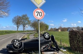 Polizei Aachen: POL-AC: Unfall im Nordkreis: Auto &uuml;berschl&auml;gt sich