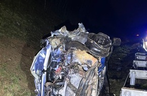 Autobahnpolizeiinspektion: API-TH: Pkw überschlägt sich mehrfach