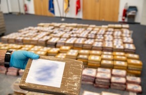 Zollfahndungsamt Hamburg: ZOLL-HH: 1,6 Tonnen Kokain in Bananencontainer durch Zoll und Polizei sichergestellt Gemeinsame Pressemitteilung der Polizei Hamburg und des Zollfahndungsamtes Hamburg