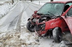 Polizeiinspektion Lüneburg/Lüchow-Dannenberg/Uelzen: POL-LG: ++ Westergellersen - "Glätteunfall" - Fahrer nach Überholvorgang schwerverletzt ++ Bild im Anhang ++