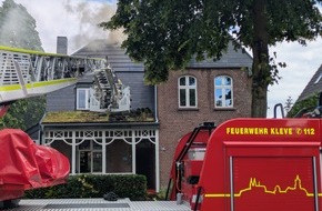 Feuerwehr Kleve: FW-KLE: Geb&auml;udebrand an der Materborner Allee