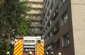 Feuerwehr und Rettungsdienst Bonn: FW-BN: Ereignisreicher Vormittag für Feuerwehr und Rettungsdienst Bonn - Eingleisung einer Straßenbahn, Wohnungsbrand mit Menschenrettung und zahlreiche Rettungsdiensteinsätze