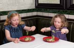The Fork: Essen gehen mit Kindern / Aktuelle Bookatable-Umfrage: Quengelnde Kinder im Restaurant, ungesundes Essen und genervte Gäste - was Eltern und Gastronomen tun können