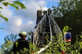 Feuerwehr Dortmund: FW-DO: 11.05.2020 - Feuer in Brüninghausen Brand in einem zum Abbruch bestimmten Gebäude