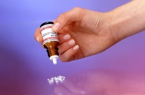 Deutscher Zentralverein homöopathischer Ärzte (DZVhÄ): Homöopathie wird Kassenleistung in der Schweiz / 60 Prozent der Deutschen nutzen die Homöopathie