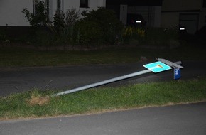 Kreispolizeibehörde Herford: POL-HF: Unfallflucht unter Alkoholeinfluss- Straßenschild umgefahren