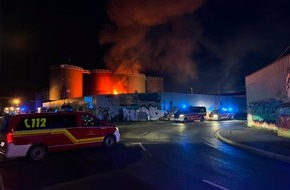 Feuerwehr Dortmund: FW-DO: Brennender Metallschrott im Dortmunder Hafen