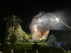 KFV Bodenseekreis: Großbrand in Neufrach - Feuerwehr verhindert Übergreifen auf Wohnhaus