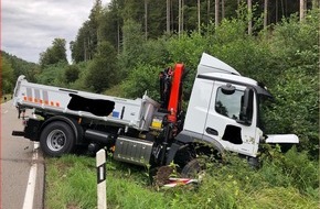 Polizeidirektion Landau: POL-PDLD: L493 - Frontalzusammenstoß mit 2 Leichtverletzten