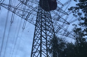 Feuerwehr Essen: FW-E: Höhenrettereinsatz der Feuerwehr Essen bei Unfall mit Heißluftballon in Bottrop