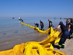 THW-HH MV SH: Gemeinsame Ölbekämpfungsausbildung von Havariekommando und THW in Putlos an der Hohwachter Bucht