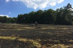 Feuerwehr Attendorn: FW-OE: 10.000m² Grasfläche brannten in Attendorn-Wörmge