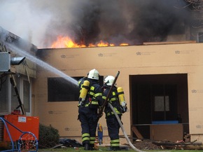 FW-MK: Städtischer Kindergarten durch Feuer zerstört