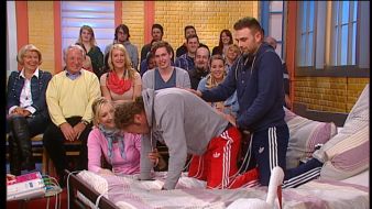 SAT.1: Geburtswehen bei Männern! Zum ersten Mal im deutschen TV erlebt das starke Geschlecht am eigenen Leib, wie sich Wehen anfühlen - bei "Britt" in SAT.1 (BILD)