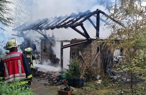 Feuerwehr Dortmund: FW-DO: 08.10.2021 Dortmund - Aplerbecker Mark Brand eines Gartenhauses