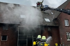 Freiwillige Feuerwehr Werne: FW-WRN: Gro&szlig;brand eines landwirtschaftlichen Betriebs in Werne-Ehringhausen